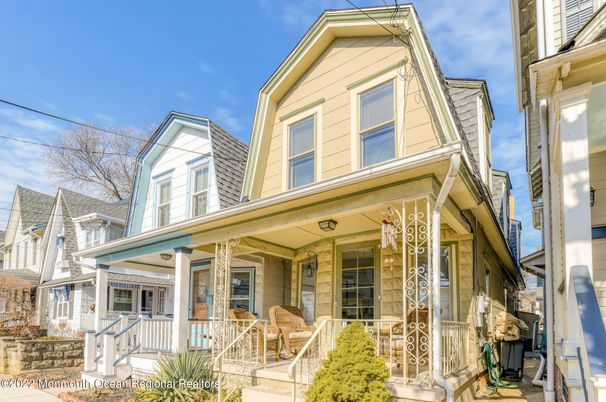 Exterior, Facade, Queen Anne Victorian