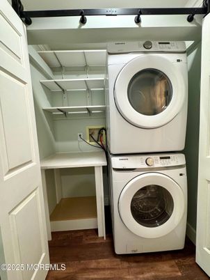 Interior, Utility Closets, Washer, Wood Texture Flooring