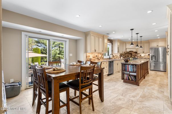 Dining room, Interior, Kitchen, Pendant Lights, Recessed Lighting, Stainless Steel Appliances