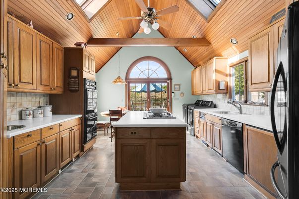 Dining room, Interior, Kitchen, Pendant Lights, Recessed Lighting, Wooden Beams, Wooden Ceilings