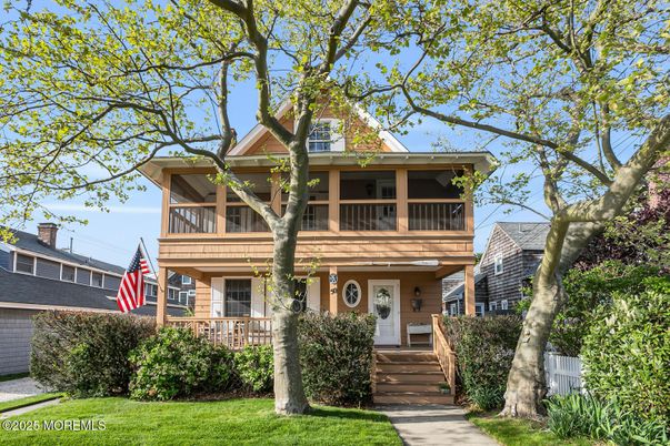 Exterior, Facade, Queen Anne Victorian