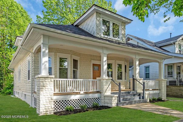 Exterior, Facade, American Foursquare