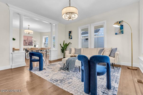 Chandelier, Dining room, Interior, Living room, Pendant Lights, Wood Texture Flooring