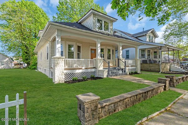 Exterior, Facade, American Foursquare