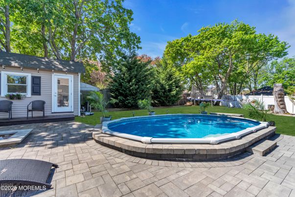 Exterior, Pool