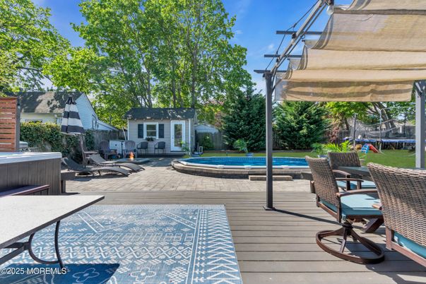 Exterior, Pool