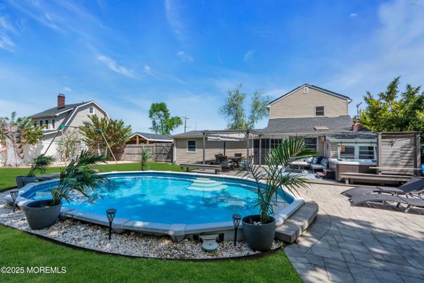 Exterior, Pool