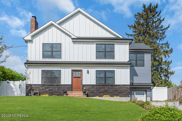 Exterior, Facade, Farmhouse