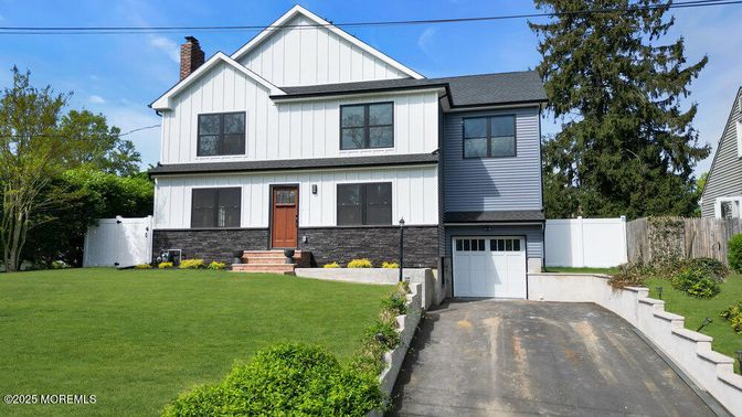 Attached, Exterior, Facade, Farmhouse