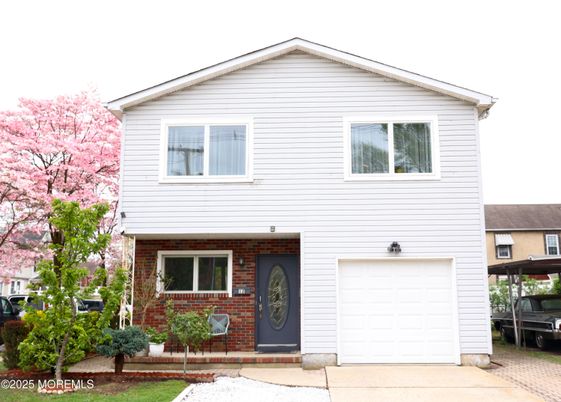 Attached, Exterior, Facade, Brick Facade, Split Level