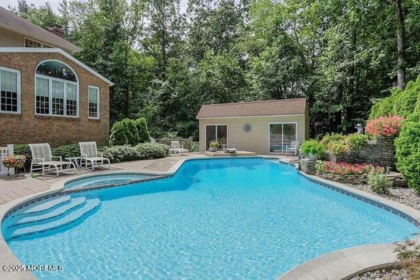 Exterior, Pool