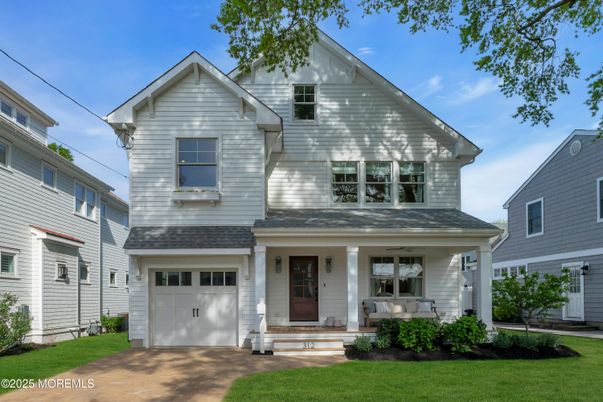 Attached, Exterior, Facade, Farmhouse
