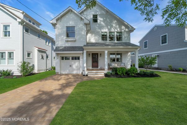 Attached, Exterior, Facade, Farmhouse