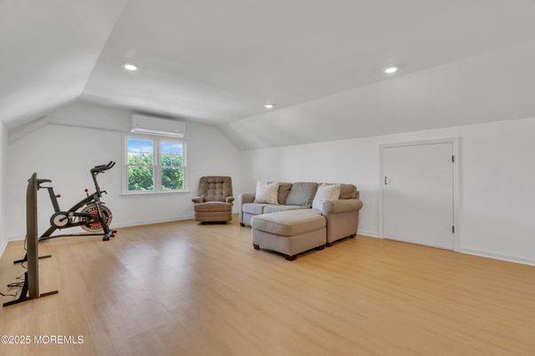 Fitness Equipment, Interior, Recessed Lighting, Wood Texture Flooring