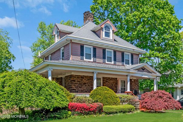 Exterior, Facade, American Foursquare