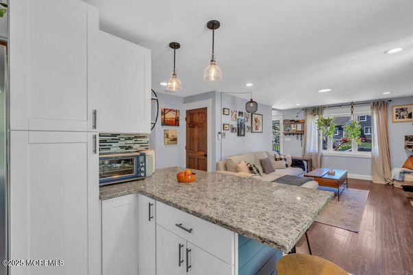 Interior, Living room, Pendant Lights, Recessed Lighting, Wood Texture Flooring