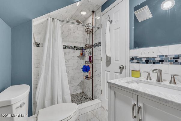 Bathroom, Interior, Marble Walls, Recessed Lighting