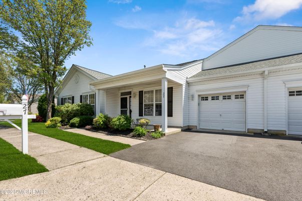 Attached, Exterior, Facade, Ranch