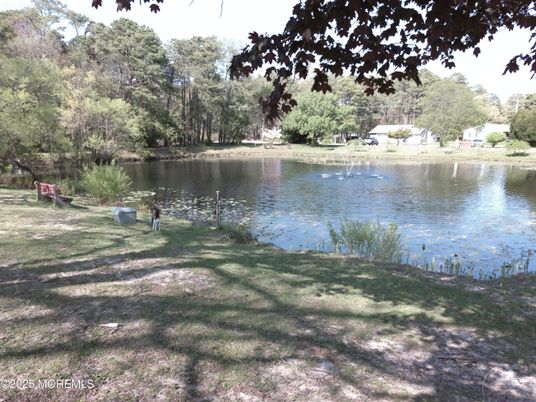 Exterior, Lake