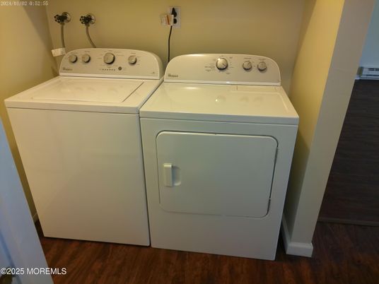 Interior, Utility Closets, Washer, Wood Texture Flooring