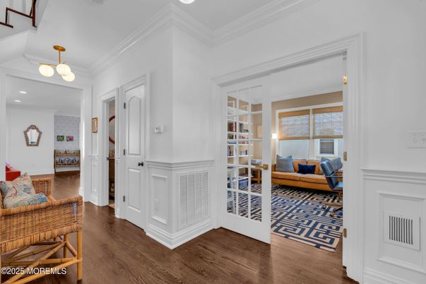 Interior, Living room, Pendant Lights, Recessed Lighting, Wood Texture Flooring