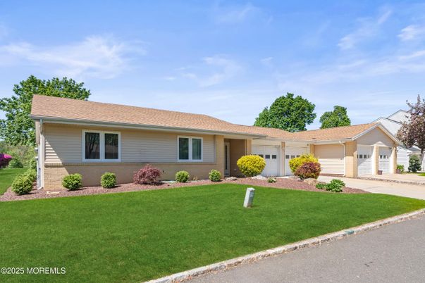 Attached, Exterior, Facade, Ranch