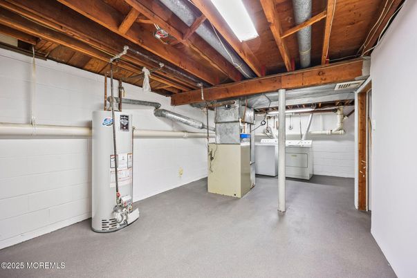 Garage, Interior, Washer, Wooden Beams