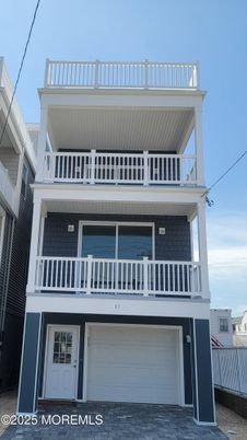 Exterior, Facade, American Craftsman