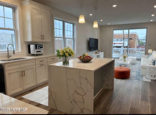 Interior, Kitchen, Living room, Pendant Lights, Recessed Lighting, Wood Texture Flooring