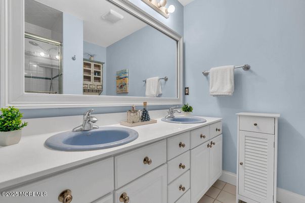Bathroom, Dual Sink Vanities, Interior