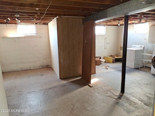 Interior, Washer, Wooden Beams