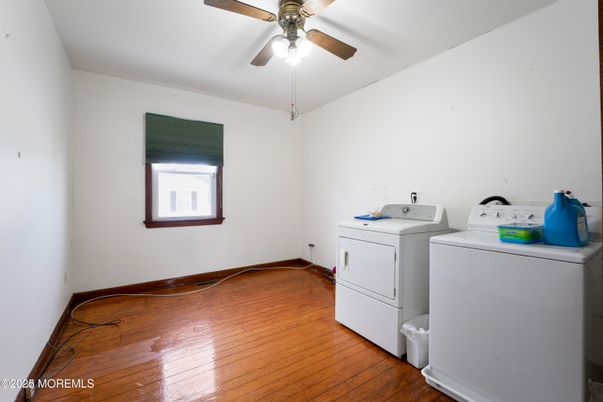 Interior, Washer, Wood Texture Flooring