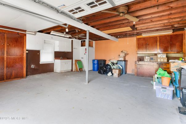 Interior, Washer, Wooden Beams
