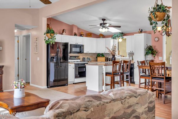 Dining room, Interior, Kitchen, Stainless Steel Appliances, Wood Texture Flooring