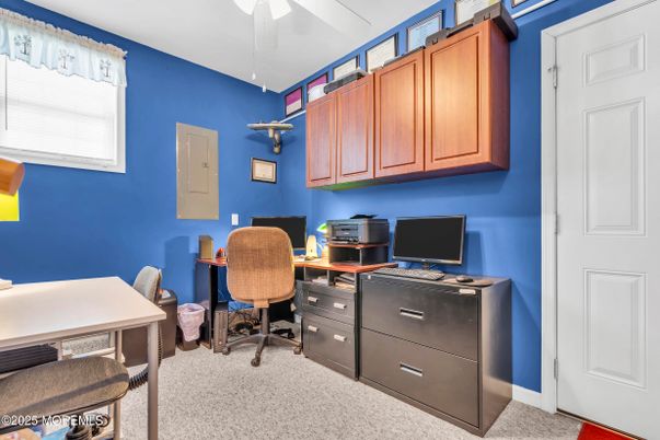 Home Office, Interior