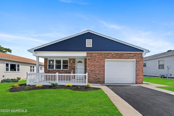 Attached, Exterior, Facade, Brick Facade, American Craftsman