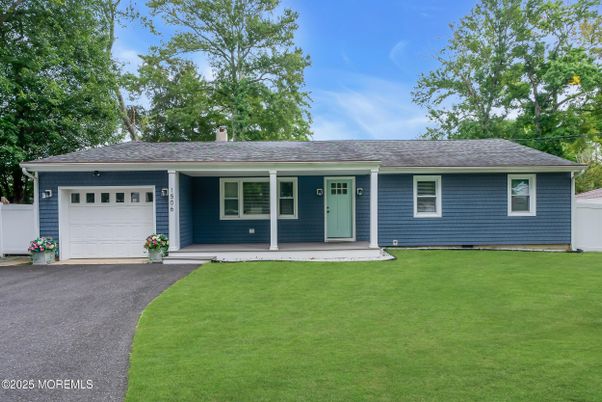 Attached, Exterior, Facade, Ranch