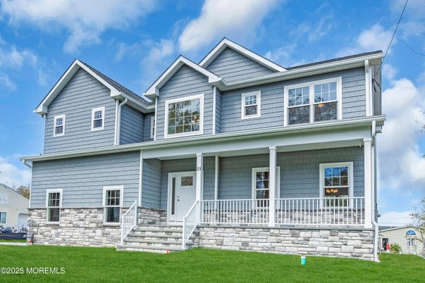 Exterior, Facade, Farmhouse