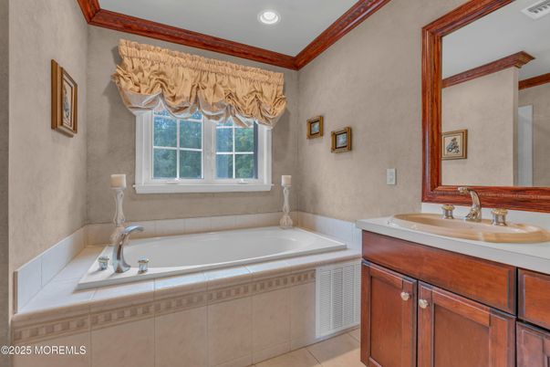Bathroom, Interior, Recessed Lighting