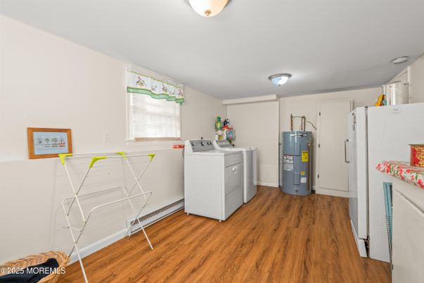 Interior, Washer, Wood Texture Flooring