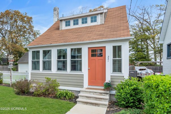 Exterior, Facade, Cape Cod