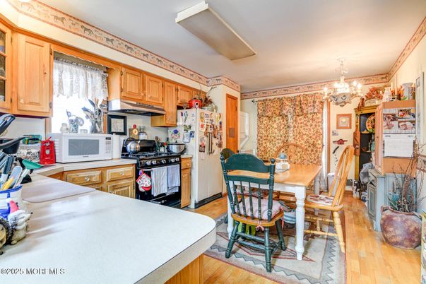 Chandelier, Dining room, Interior, Kitchen, Wood Texture Flooring