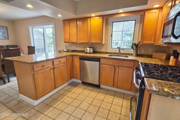Dining room, Interior, Kitchen, Recessed Lighting, Stainless Steel Appliances
