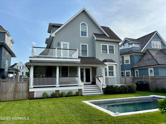 Exterior, Facade, Pool, Queen Anne Victorian
