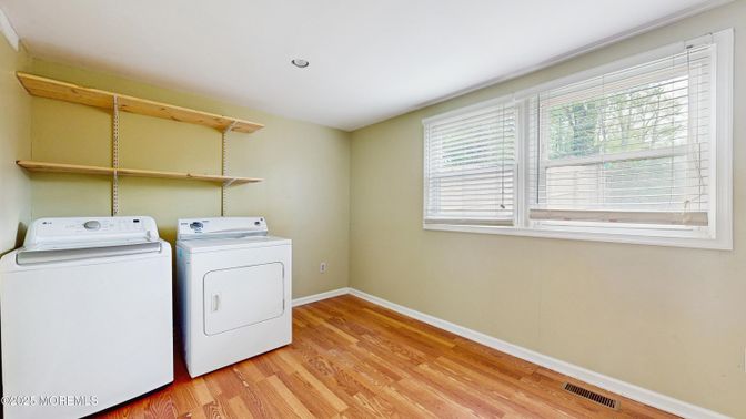 Interior, Recessed Lighting, Washer, Wood Texture Flooring