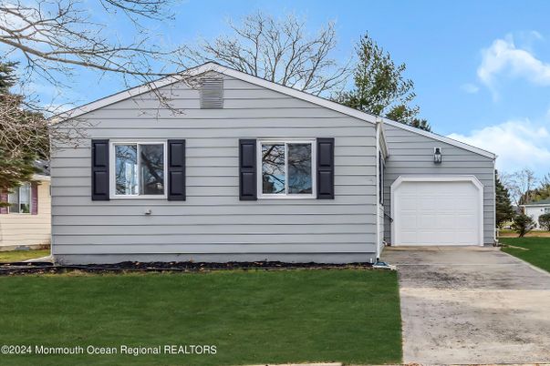 Attached, Exterior, Facade, Ranch