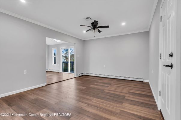 Empty room, Interior, Recessed Lighting, Wood Texture Flooring
