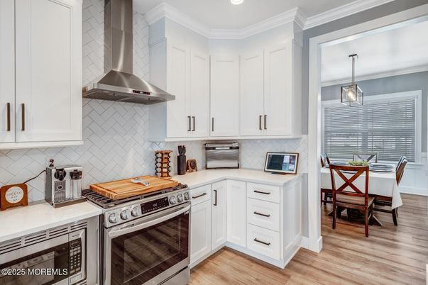 Dining room, Interior, Kitchen, Pendant Lights, Recessed Lighting, Stainless Steel Appliances, Wood Texture Flooring