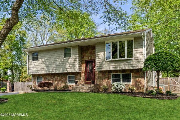 Exterior, Facade, Brick Facade, Raised Ranch