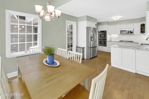 Chandelier, Dining room, Interior, Kitchen, Stainless Steel Appliances, Wood Texture Flooring